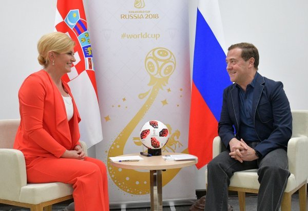 Kolinda Grabar-Kitarović i Dmitrij Medvedev na sastanku prije utakmice Hrvatske i Rusije