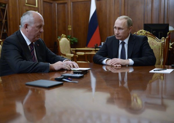 Čelnik Rosteha Sergej Čemezov i ruski predsjednik Vladimir Putin