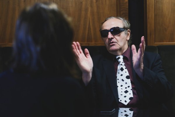 Za kravatu 'Dalmatiner' iz 1996., s crnim točkama, kvadratićima i pokojom dlačicom, Ljubičić je dobio više nagrada 