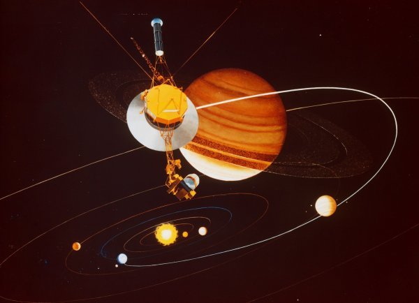 Umjetnički prikaz prolaska Voyagera pored Saturna