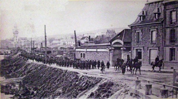 Francuske vlasti angažirale su čak 40.000 vojnika kako bi ugasile prosvjed proizvođača šampanjca u Epernayju 12. travnja 1911.