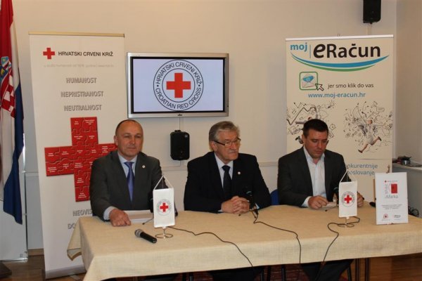 Robert Markt, dr. Josip Jelić i Marko Emer Crveni križ