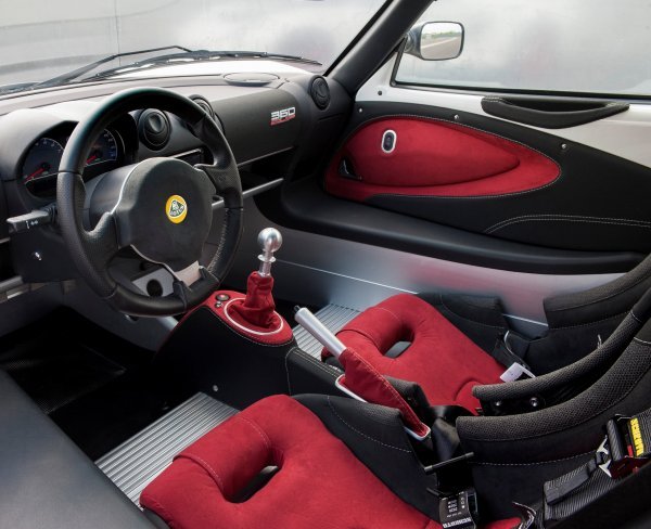 Sportsko uređenje kabine modela Lotus Exige 360 Cup