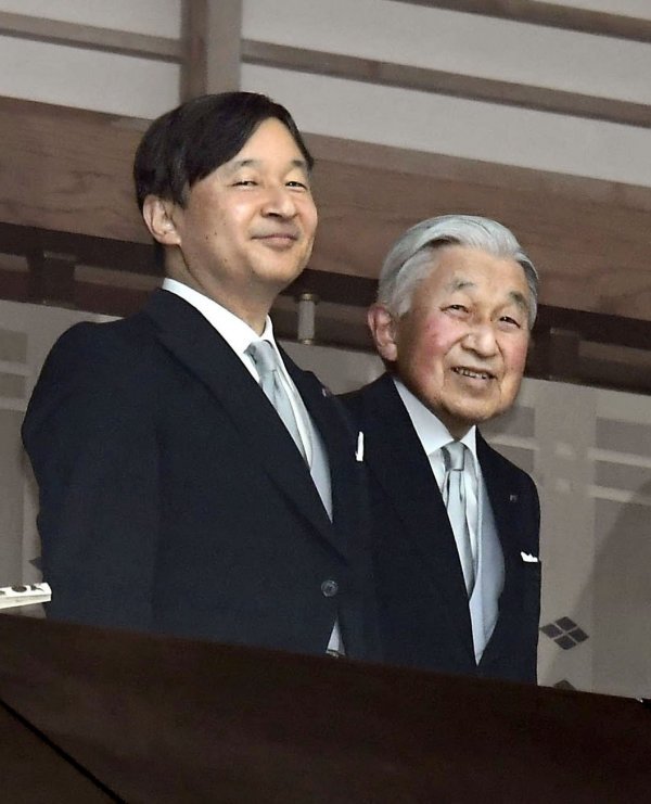 Nadolazeći car Naruhito i još aktualni car, njegov otac Akihito