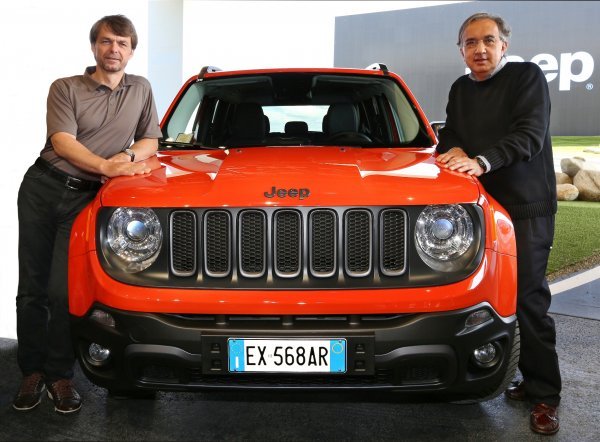 Mike Manley i Sergio Marchionne uz tada novi Jeep Renegade (2014.)