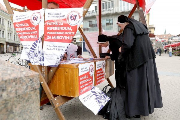 Časne sestre dale su svoj potpis za referendum