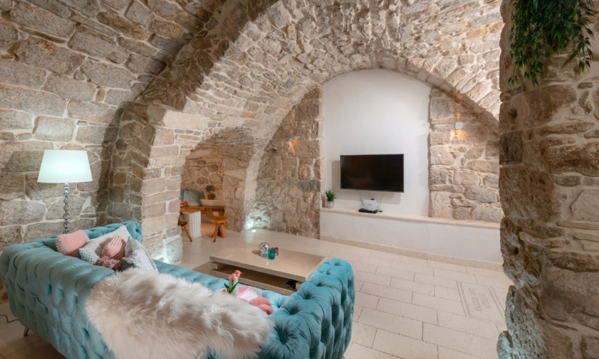 Stari vinski podrum preuredio u jedan od najljepših apartmana u Splitu ...
