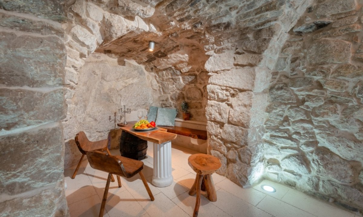 Stari vinski podrum preuredio u jedan od najljepših apartmana u Splitu ...