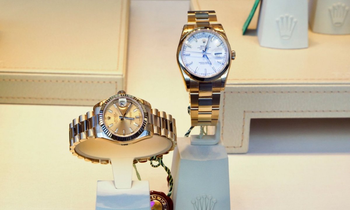 Zasto je on sale rolex skup