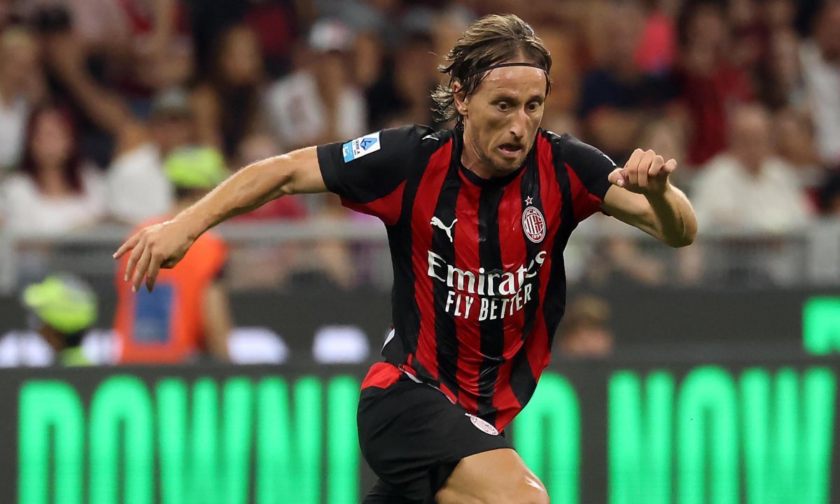 Modrićev Milan srušio Inter u legendarnom derbiju; Rossoneri se ne predaju Kép