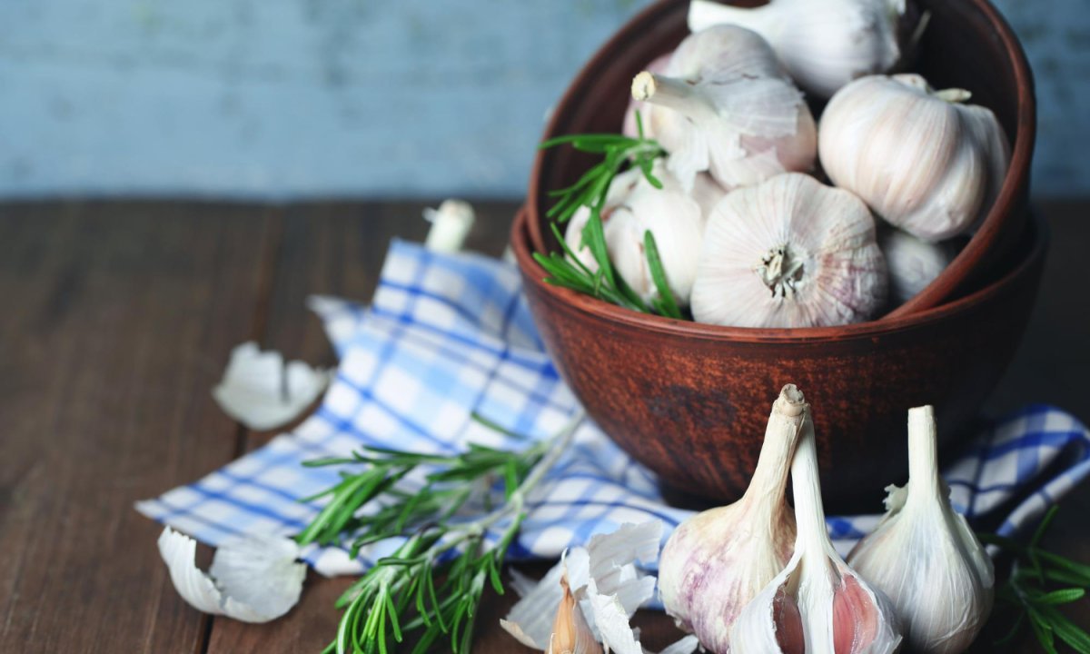 Osjete vam se ruke po češnjaku nakon kuhanja? Iznenadit će vas što može pomoći Kép