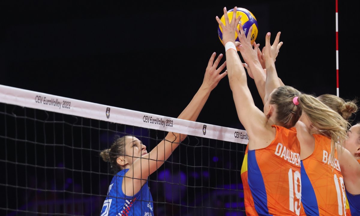 Sramota u Srbiji. Trener vulgarno u time-outu vrijeđao odbojkašice, reagiralo i ministarstvo Kép