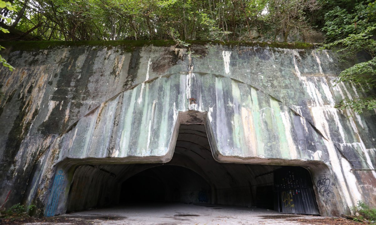 Lika na nogama: Napušteni vojni aerodrom postaje migrantski centar? Kép