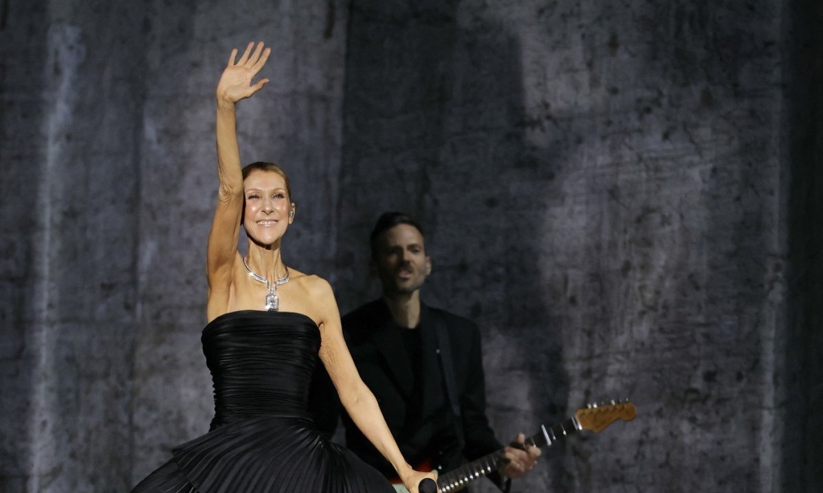 Zastao je dah u dvorani: Celine Dion pala usred nastupa pa elegantnim potezom pokazala zašto je istinska diva