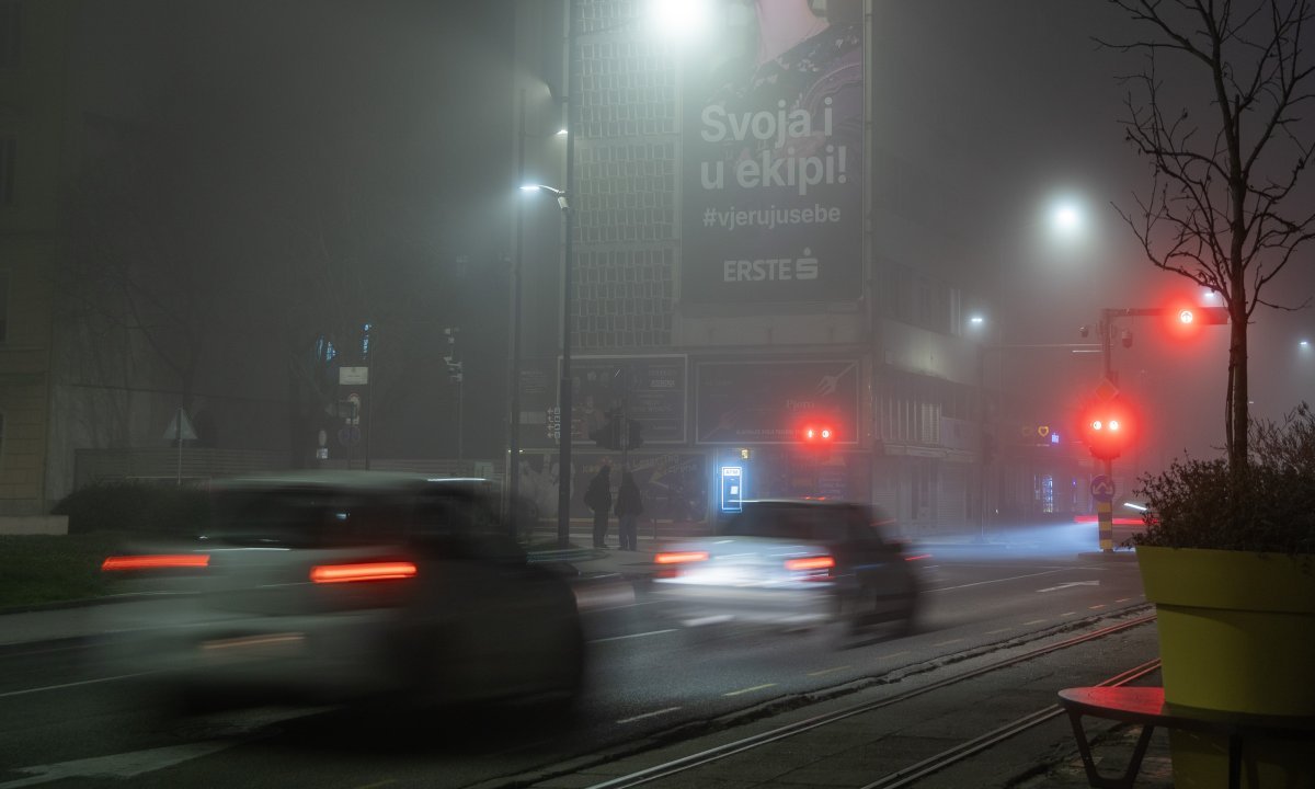 Ovo svjetlo mnogi pale čim vide maglu, a time mogu opasno zaslijepiti druge vozače