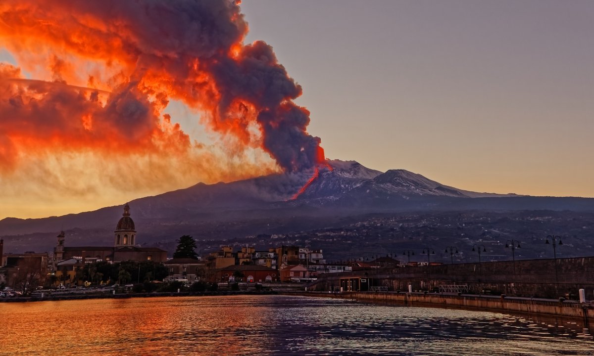 Nova erupcija Etne prizemljila zrakoplove: Što sve moraju znati putnici koji putuju na Siciliju