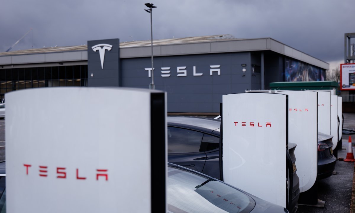 Tesla ponovno odgodio predstavljanje automobila kojeg se čeka gotovo devet godina