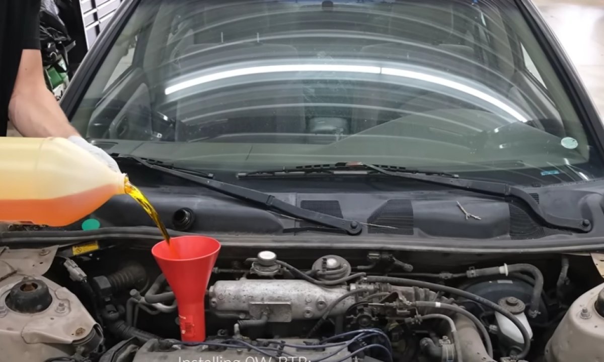 Motorno ulje zamijenili su maslacem za kokice i krenuli voziti: Šokirali su se onim što se dogodilo