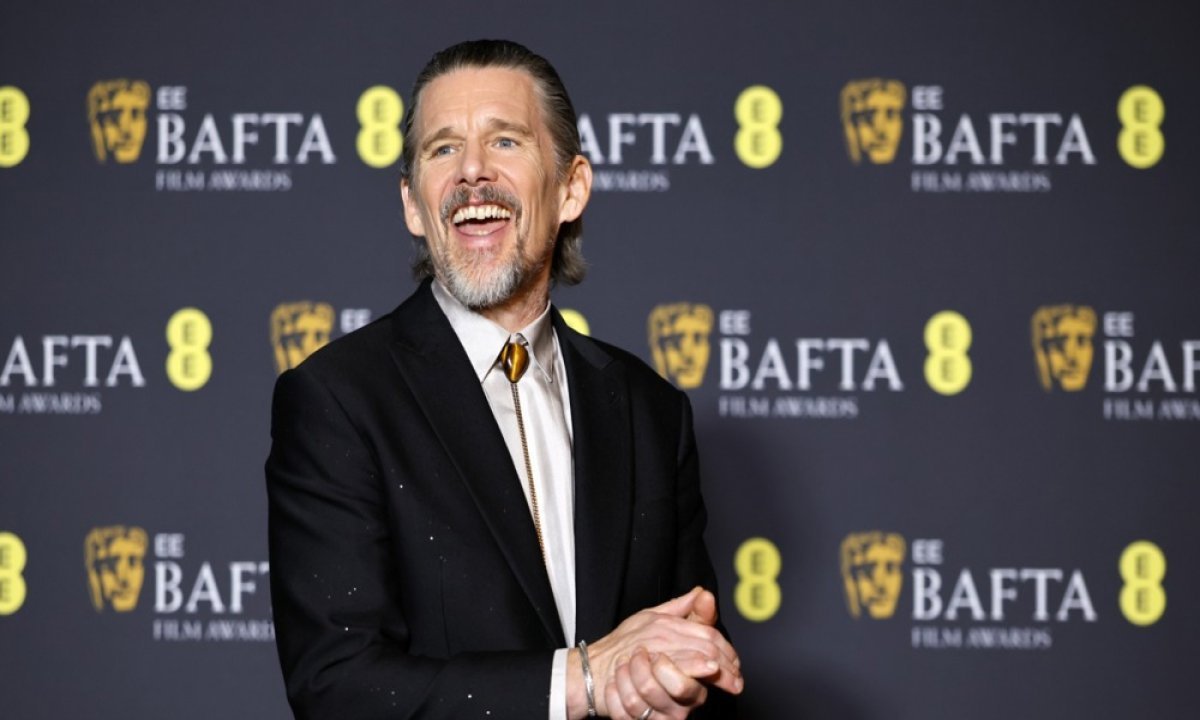 Ethan Hawke ogovarao redatelja, a mikrofon je ostao uključen: Kolega ga je pokušavao upozoriti