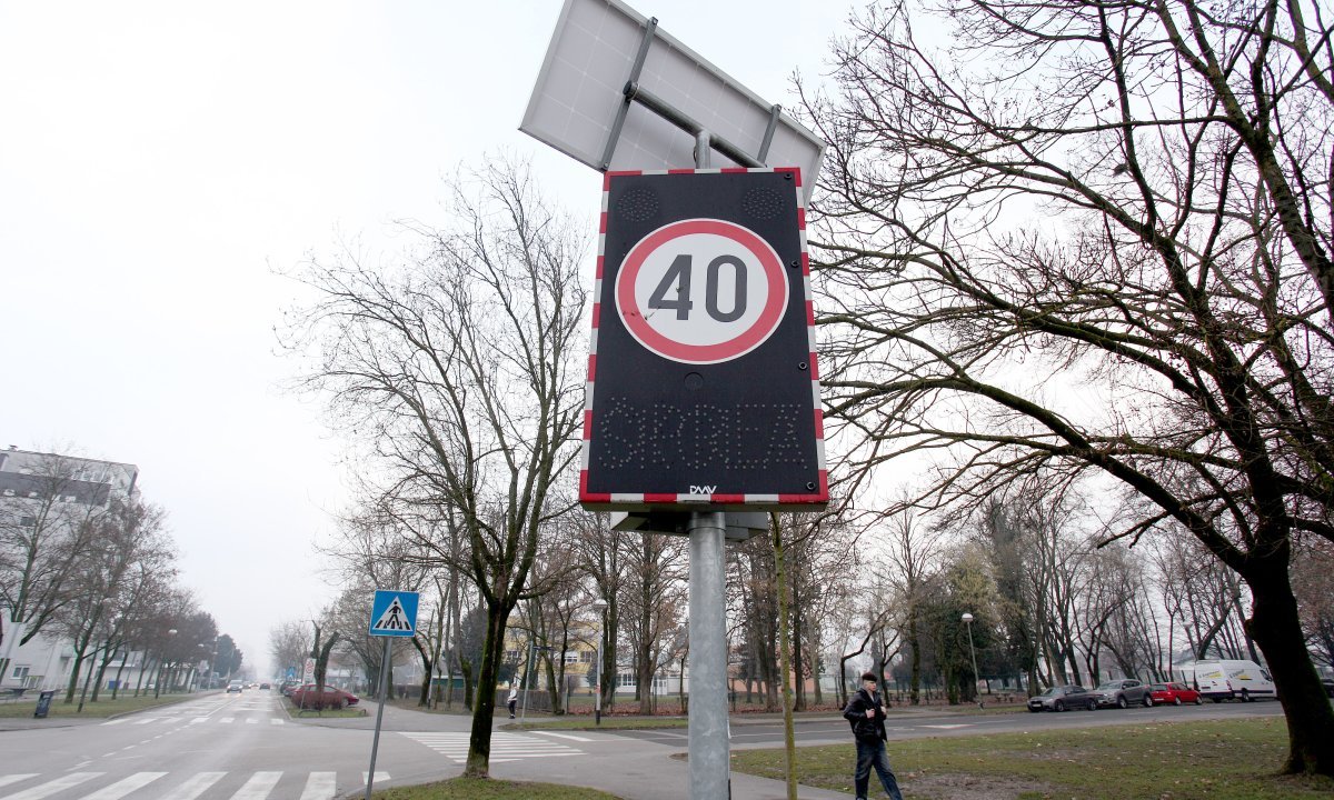 Postavio lažni znak za ograničenje, a radar snimao vozače: Nastao je totalni kaos