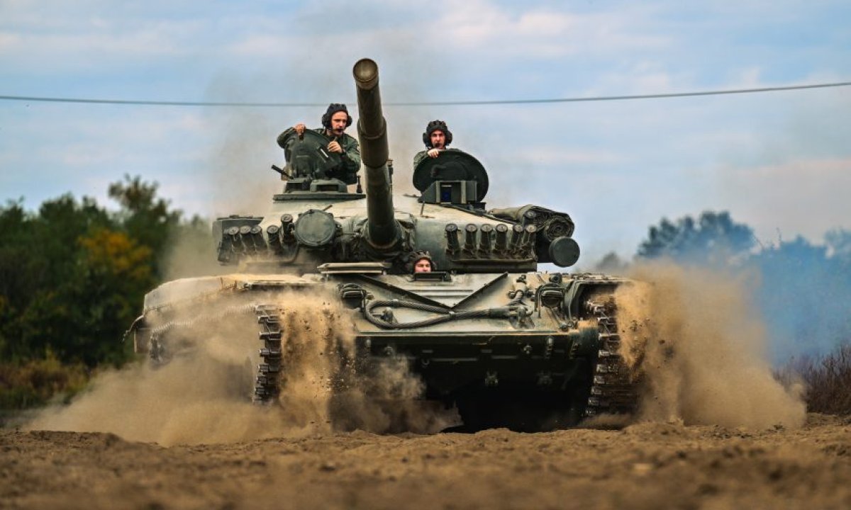 Pogledajte video: Obračun Kuna, Sokolova i Puma u jugoslovenskim M-84 tenkovima