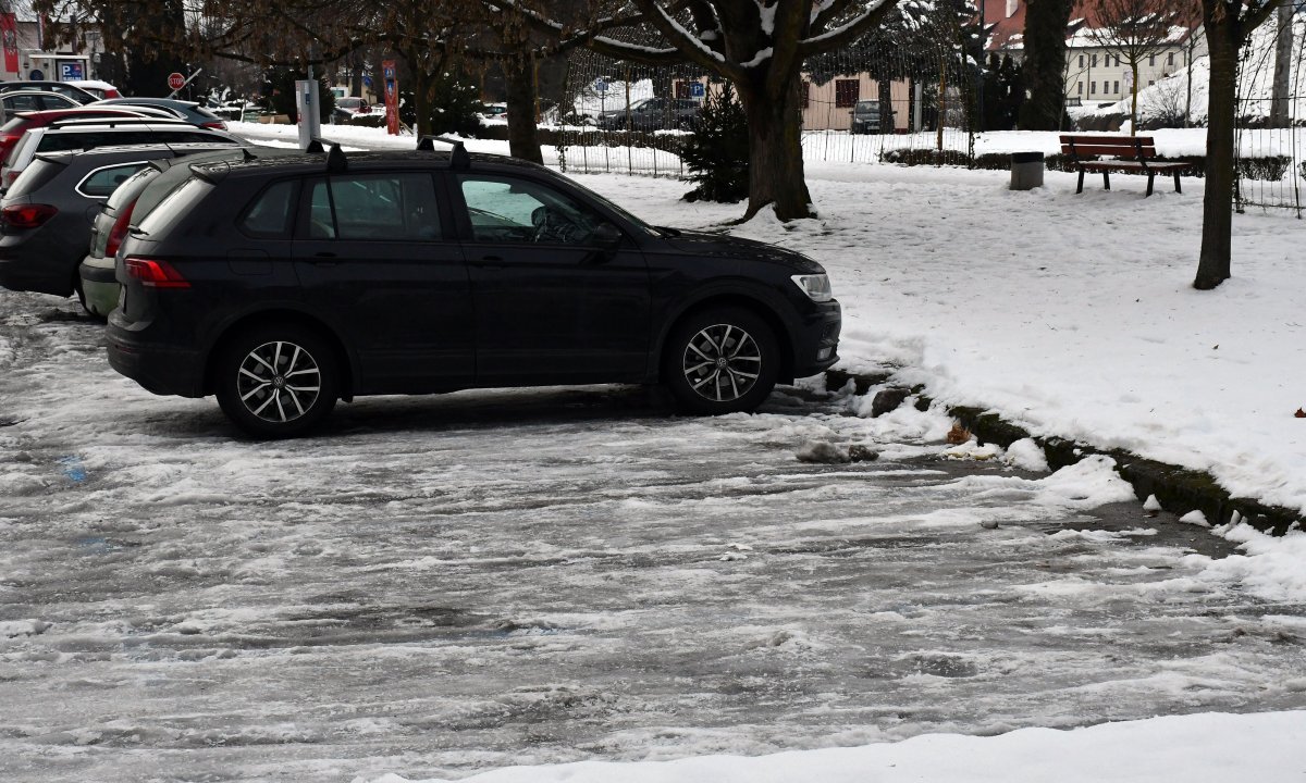 Ovo na cesti može biti opasno gotovo kao led