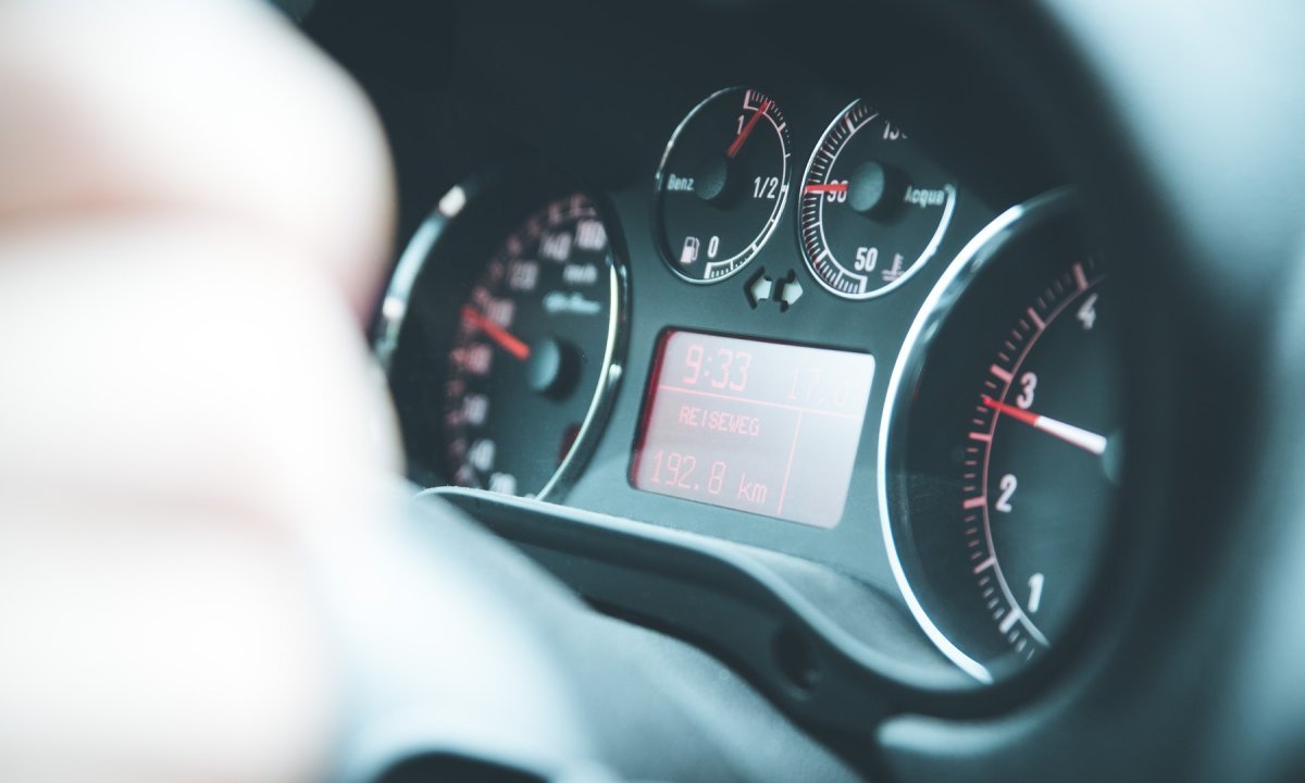Auto normalno koči, ali ove dvije lampice se ne gase? Nemojte čekati...