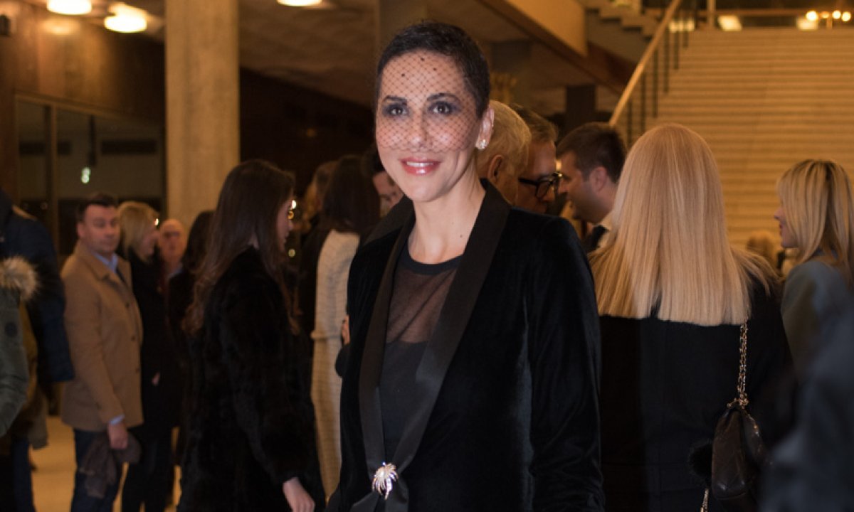 Borna Rajić umislila da je plemkinja: Nabacila veo za pogrebe | tportal