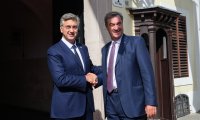 SUSRET U BANSKIM DVORIMA