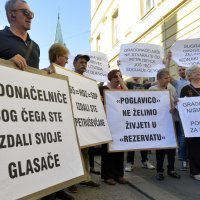 Prosvjed pred gradskom vijećnicom