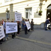 Prosvjed pred gradskom vijećnicom