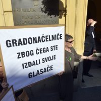 Prosvjed pred gradskom vijećnicom