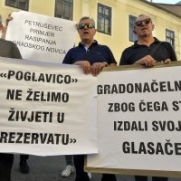 Prosvjed pred gradskom vijećnicom