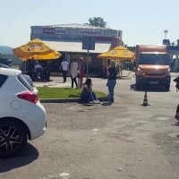 Kamion naletio na ljude na odmorištu
