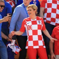 Kolinda Grabar-Kitarović u društvu supruga na utakmici Hrvatska - Wales