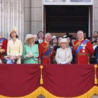 Princ George, princeza Charlotte i princ Louis veselo su mahali za vrijeme Trooping the Colour
