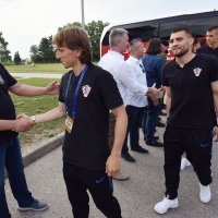 Hrvatski nogometni reprezentativci posjetili vojarnu 7. gardijske brigade Pume - Luka Modrić, Mateo Kovačić
