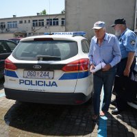 Privođenje vozača koji je automobilom naletio na dvoje djece
