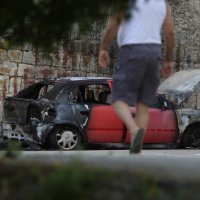 Nedaleko od pošte u Kaštel Sućurcu u potpunosti izgorjela dva automobila