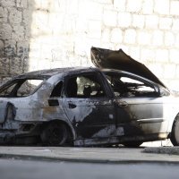 Nedaleko od pošte u Kaštel Sućurcu u potpunosti izgorjela dva automobila