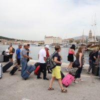 Split: Započele ovosezonske gužve u splitskoj trajektnoj luci