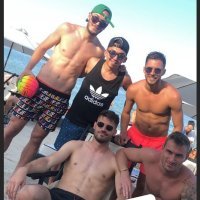 Bruno Petković s prijateljima