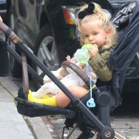 Irina Shayk u šetnji s kćerkicom Leom De Seine