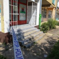 Vinkovci: Policijski očevid nakon snažne detonacije ispod balkona stambene zgrade
