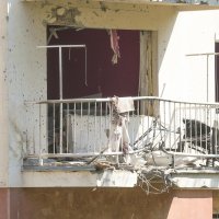 Vinkovci: Policijski očevid nakon snažne detonacije ispod balkona stambene zgrade