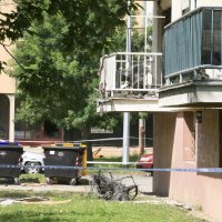 Vinkovci: Policijski očevid nakon snažne detonacije ispod balkona stambene zgrade