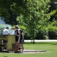 Zagreb: Građani iskoristili praznik za boravak na Jarunu uz kupanje, sunčanje i roštilj