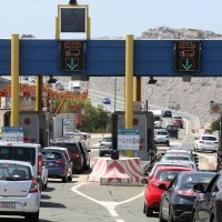 Zbog velike gužve na Krčkom mostu otvoreno je šest naplatnih postaja