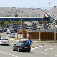 Zbog velike gužve na Krčkom mostu otvoreno je šest naplatnih postaja