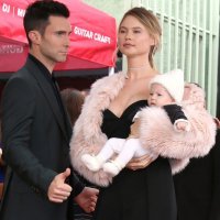 Behati Prinsloo i Adam Levine